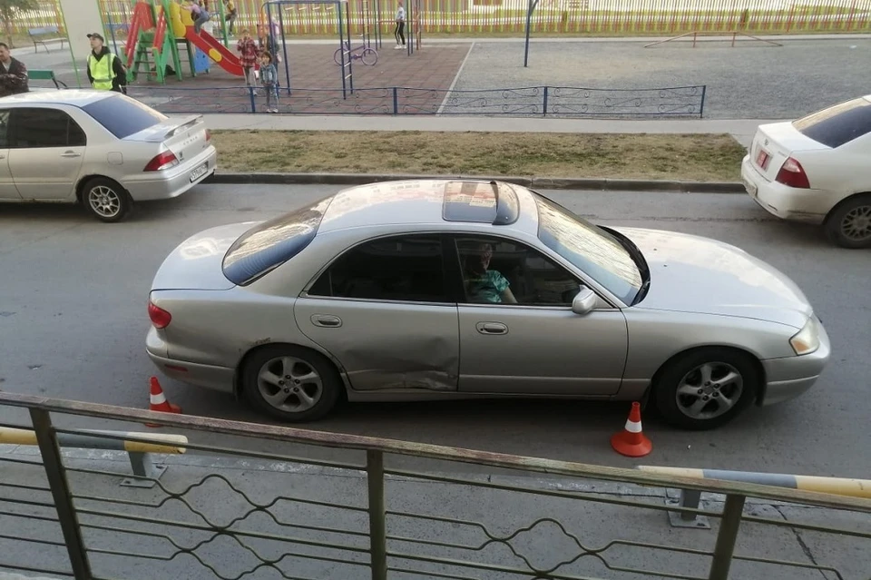 Авария случилась во дворе дома. Фото: ГИБДД по Новосибирску.