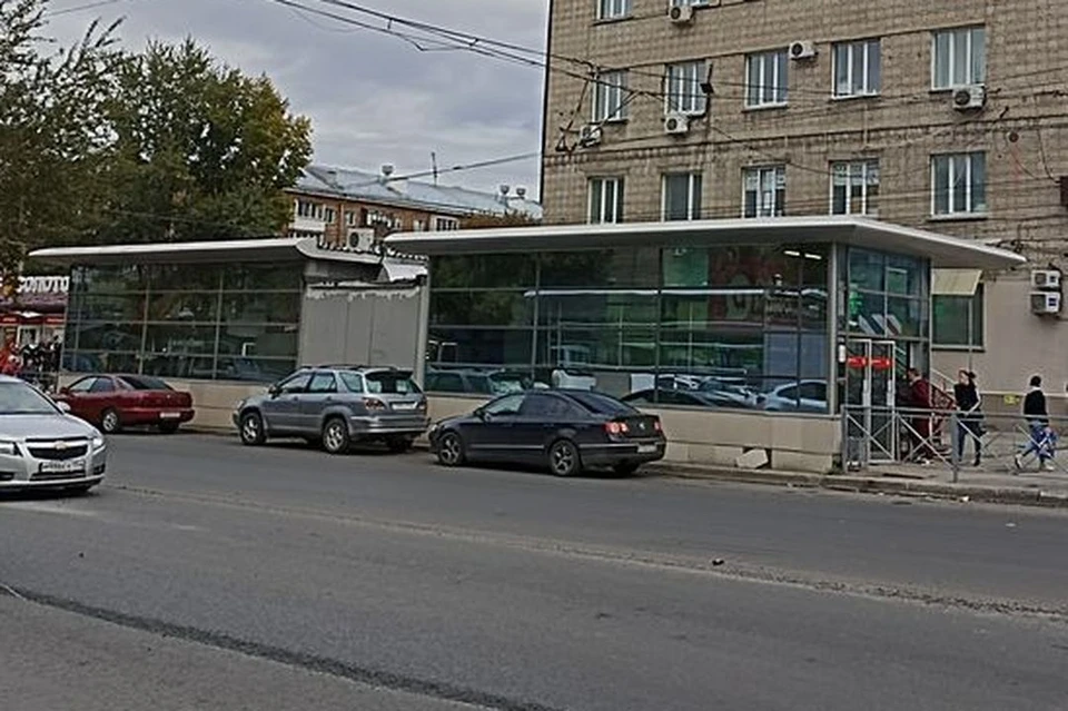 Павильоны над входом в метро демонтируют на площади Маркса. Фото: Новосибирский метрополитен
