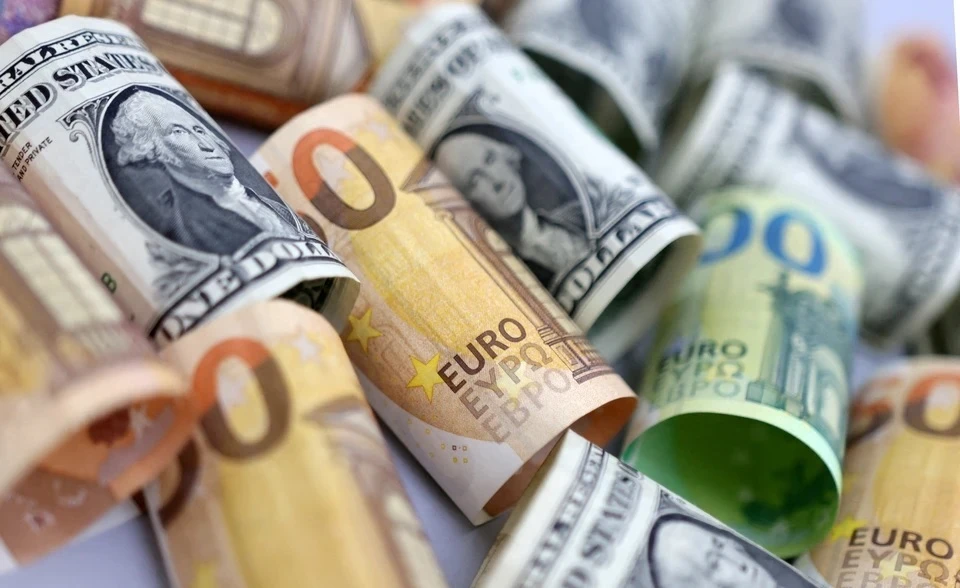 В Турцию с собой можно взять доллары или евро