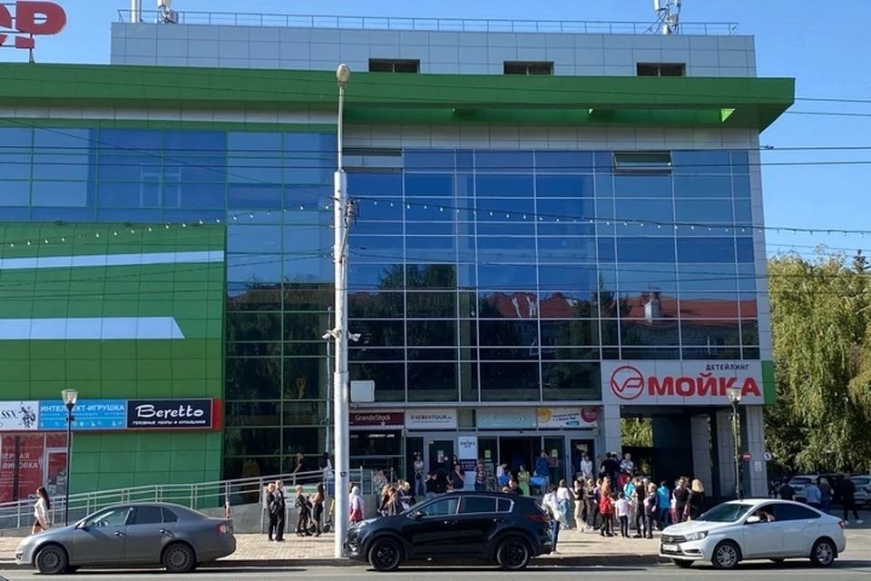 22 сентября в Уфе из-за пожарной тревоги эвакуировали посетителей торгового центра «Экватор» по улице Ленина