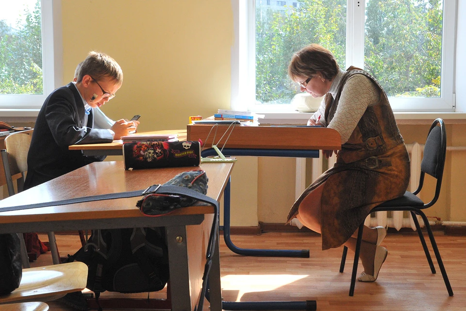Правда ли, что современный российский учитель больше времени тратит на бумажки, чем на детей?