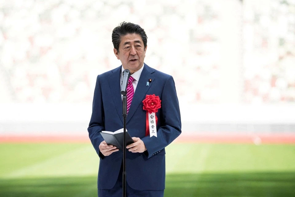 Покойного Абэ обвиняют в том, что он хотел пересмотреть итоги и историю Второй мировой войны