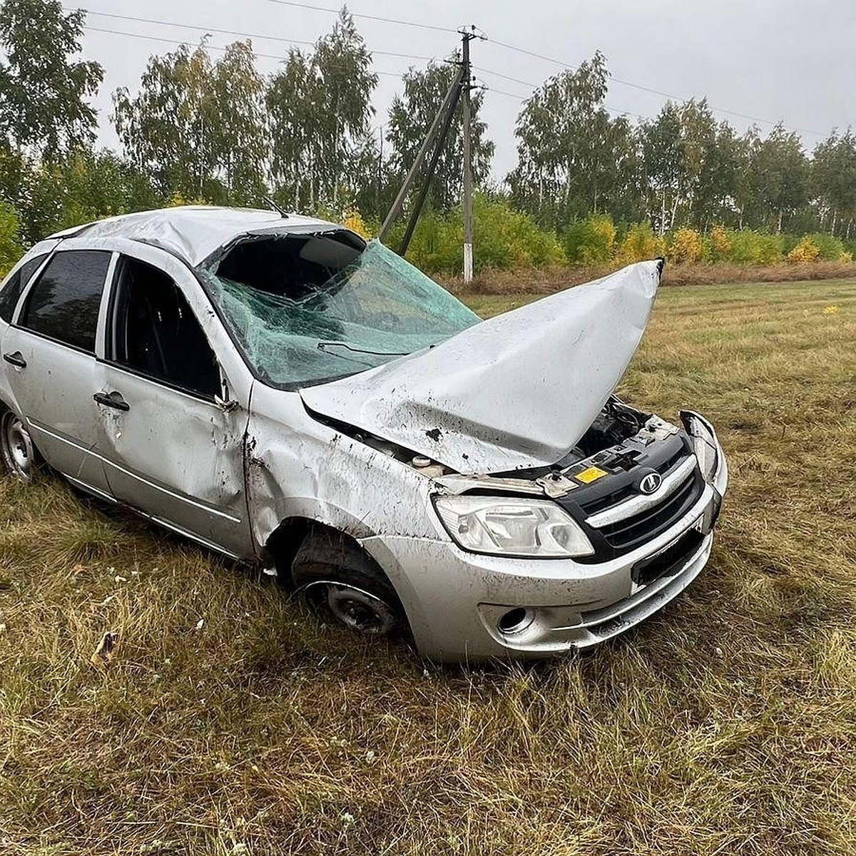 Водитель на «Лада Гранта» попал в больницу после ДТП с «перевертышем» в  Самарской области - KP.RU