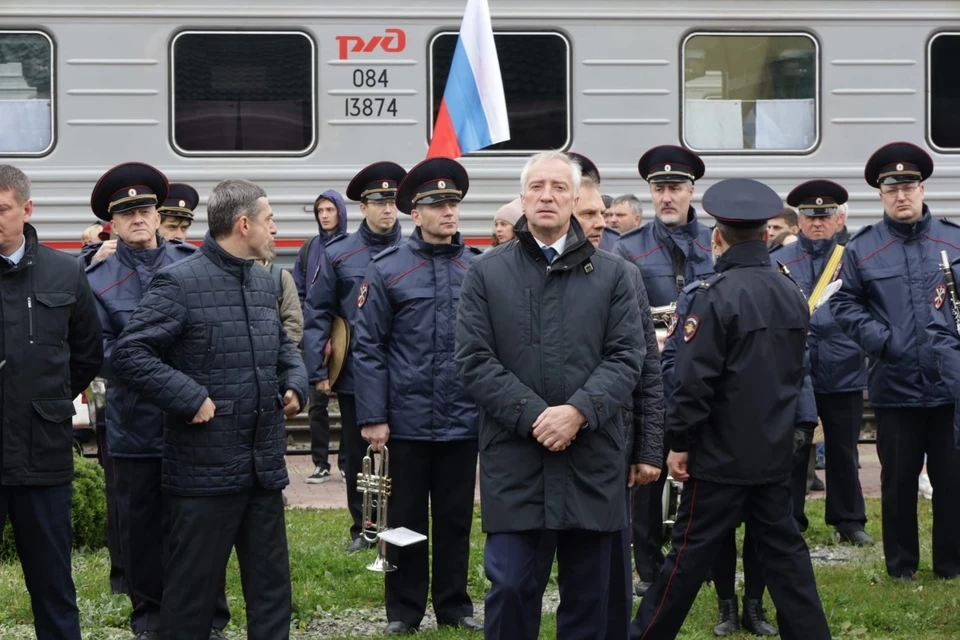 Мазур поручил главам муниципалитетов всегда быть на связи с военкомами, с жителями, с руководителями организаций и проверять каждое обращение, решайте каждую проблему.