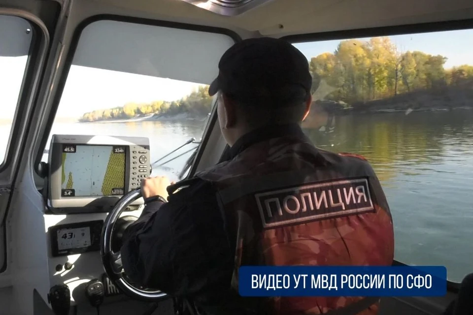 Новосибирец незаконно построил турбазу на острове посреди Оби. Фото: УТ МВД России по СФО
