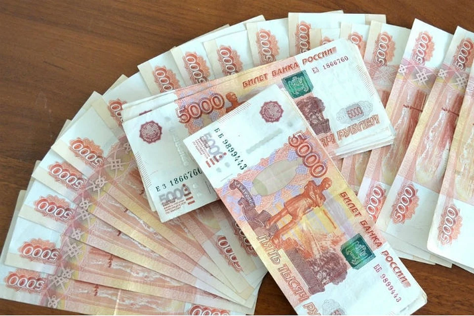 Житель Иркутской области отдал долг в 1.4 млн рублей, боясь сорвать свой выезд за рубеж