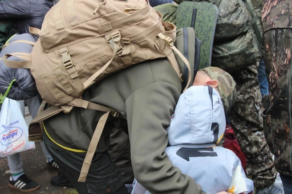 Некоторые многодетные новосибирцы добровольно остались служить Родине
