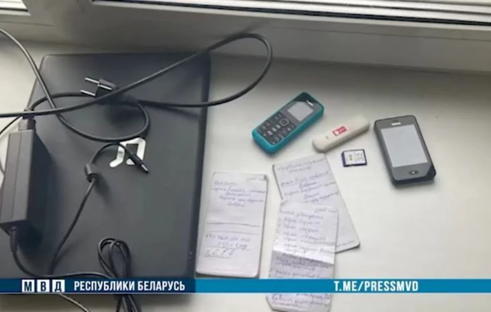 У педофила изъяли технику. Фото: кадр из видео телеграм-канала МВД Беларуси