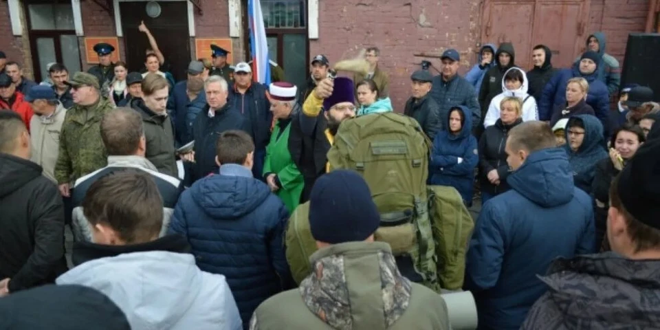 Представители духовенства благословили резервистов, пожелали держаться вместе и верить в боевое братство Фото: Администрация МО Оренбургского района