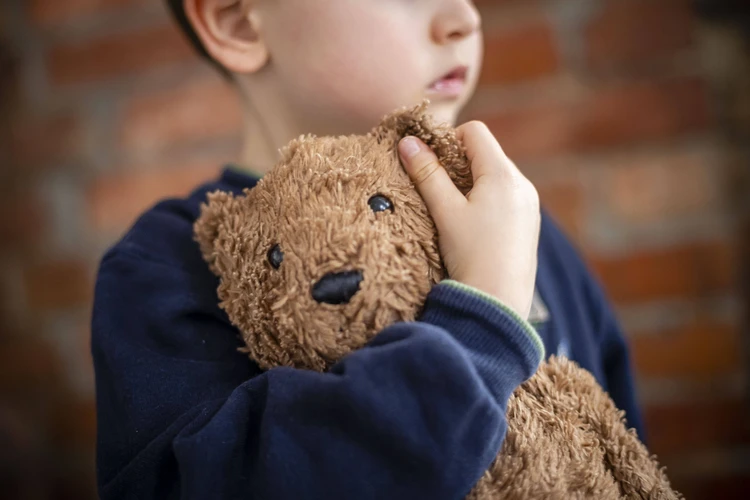 Спокойствие, обнимашки и постоянное общение: рассказываем, как уберечь ребенка от стресса