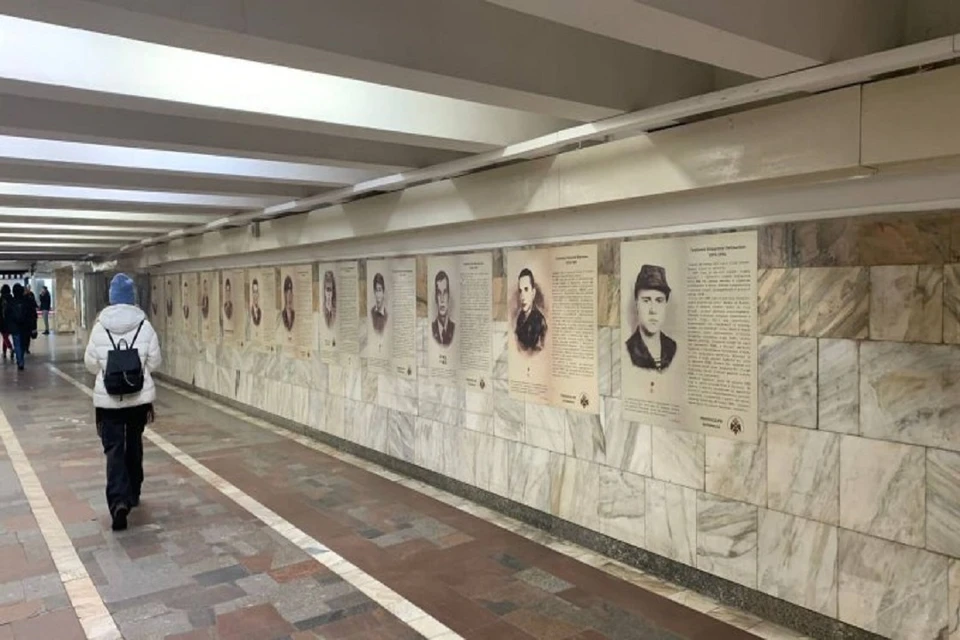 В Новосибирске в переходе на площади Ленина демонтировали киоски, закрывавшие портреты героев России. Фото: "Мэр и Я" // Телеграм-канал.