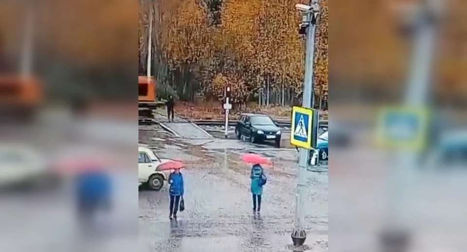 В 15 лет переехал в. В Сыктывкаре поезд сбил мужчину. Электричка сбила человека.