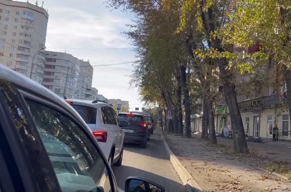 На Луначарского тоже образовался затор