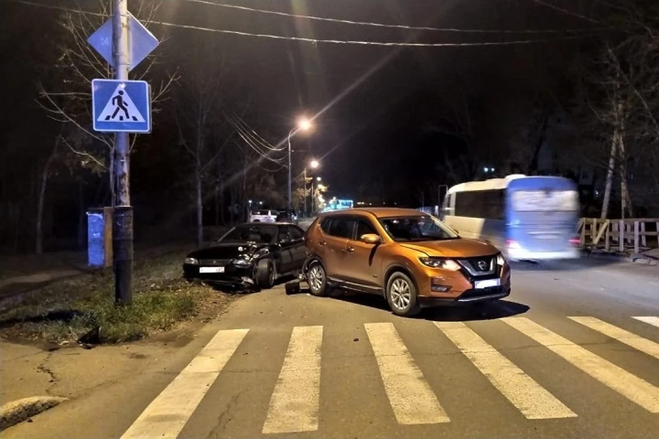 Два автомобиля разбились на улице Краснодарской в Хабаровске