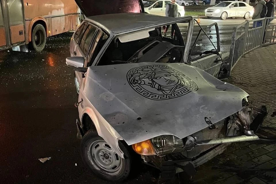 ДТП произошло минувшим вечером, сильнее всего повреждена "Лада". Фото: "В Нижнем".