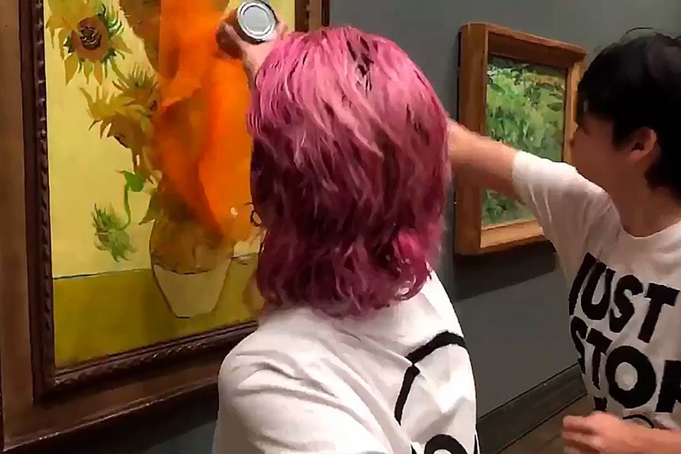 Экоактивисты облили томатным супом картину Ван Гога "Подсолнухи"
