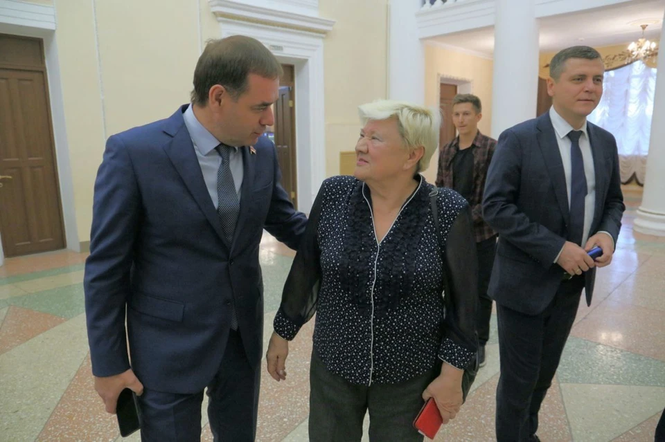 Александр Лазарев выступил с инициативой публичных отчетов перед избирателями. Фото: пресс-служба Заксобрания.