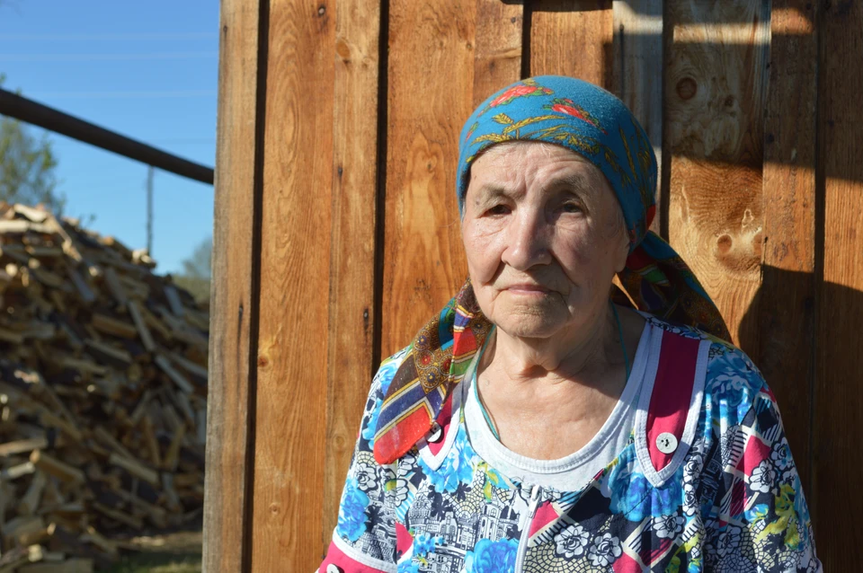 Вера Дмитриевна в свои 89 не боится работы. Говорит, что лес даёт силу, земля — долголетие, а домашние хлопоты прибавляют здоровья.