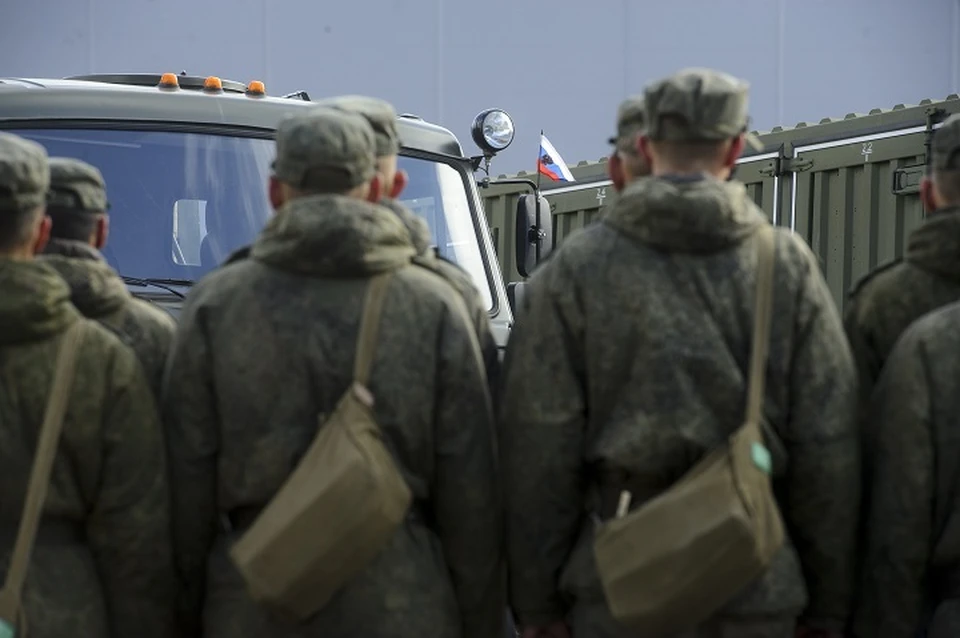 Также бойцы отрабатывали стрельбу из автоматов АК-74 и АК-12 из разных положений