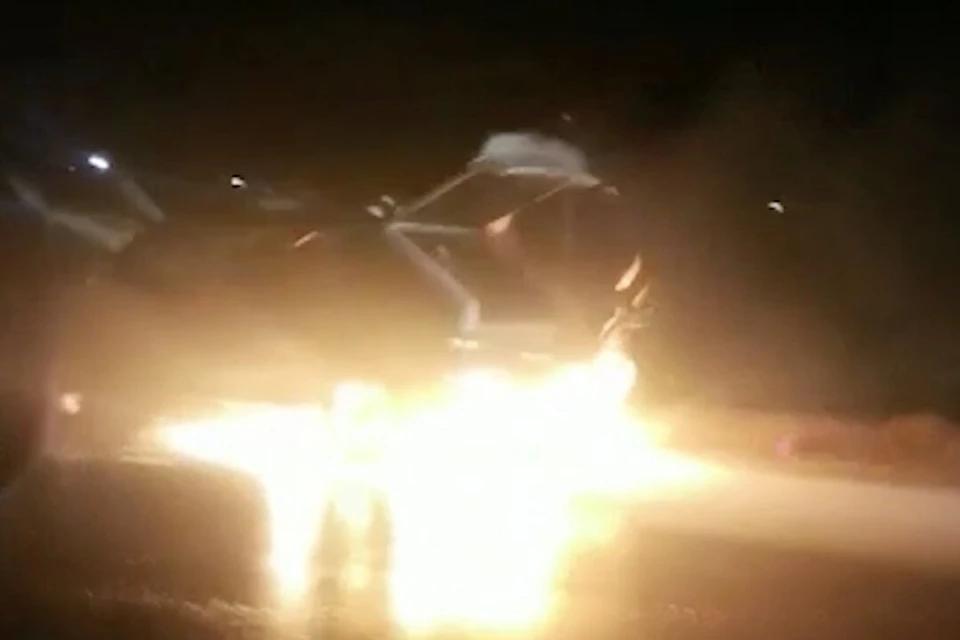 Машина вспыхнула на Ордынском шоссе. Фото: кадр из видео