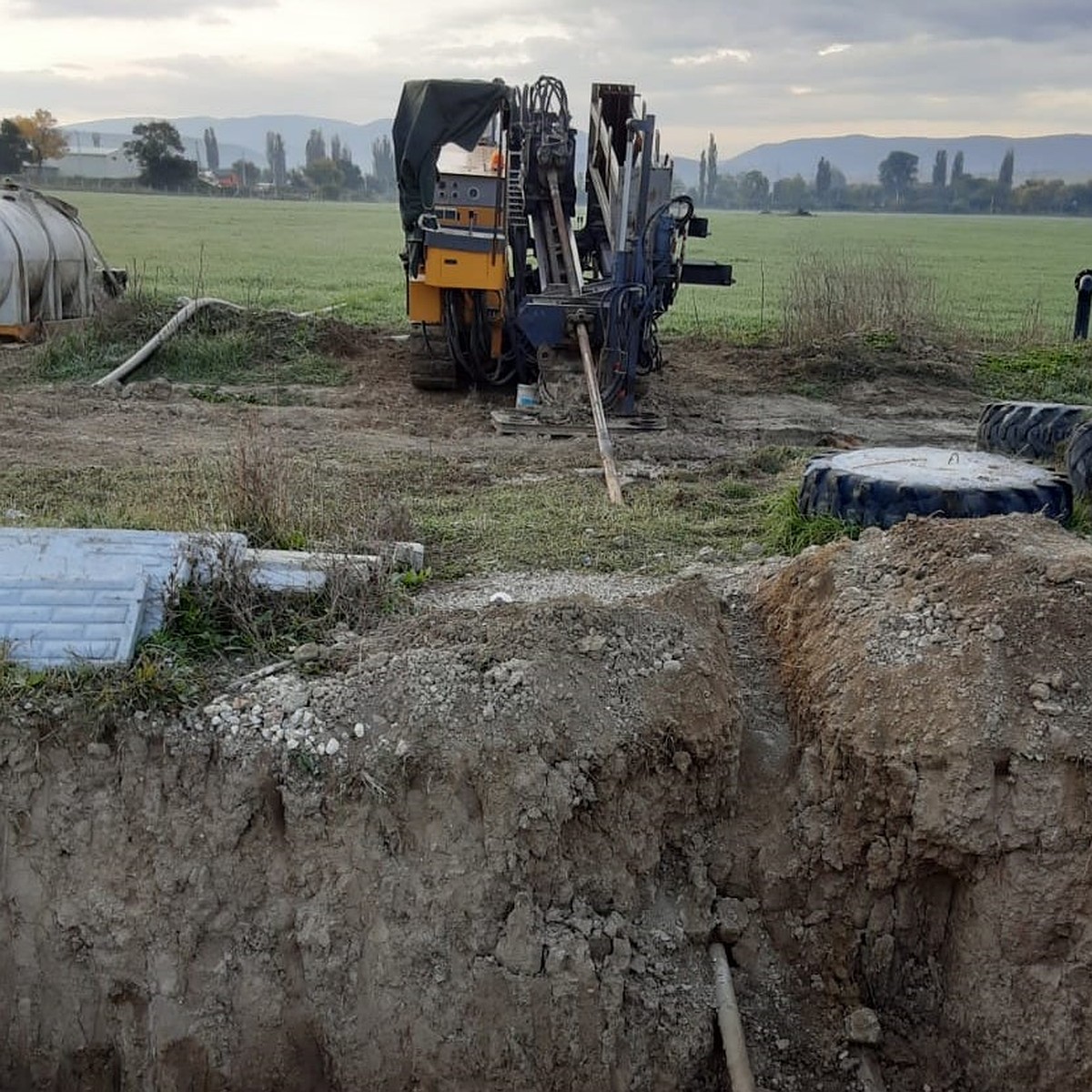 В Севастополе при ремонте трубопровода в районе Сахарной головки используют  метод ГНБ - KP.RU