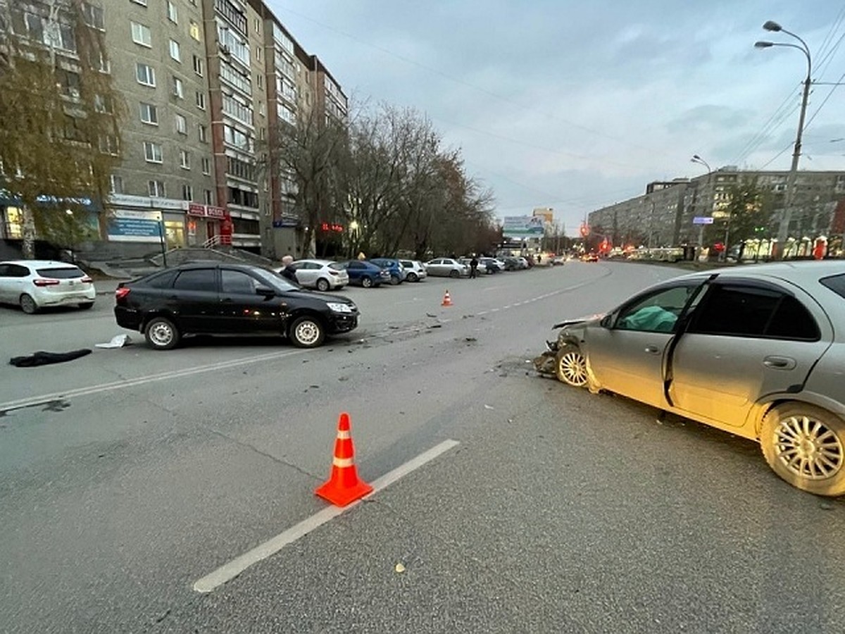 В Екатеринбурге 71-летний пенсионер умер за рулем машины и устроил аварию -  KP.RU