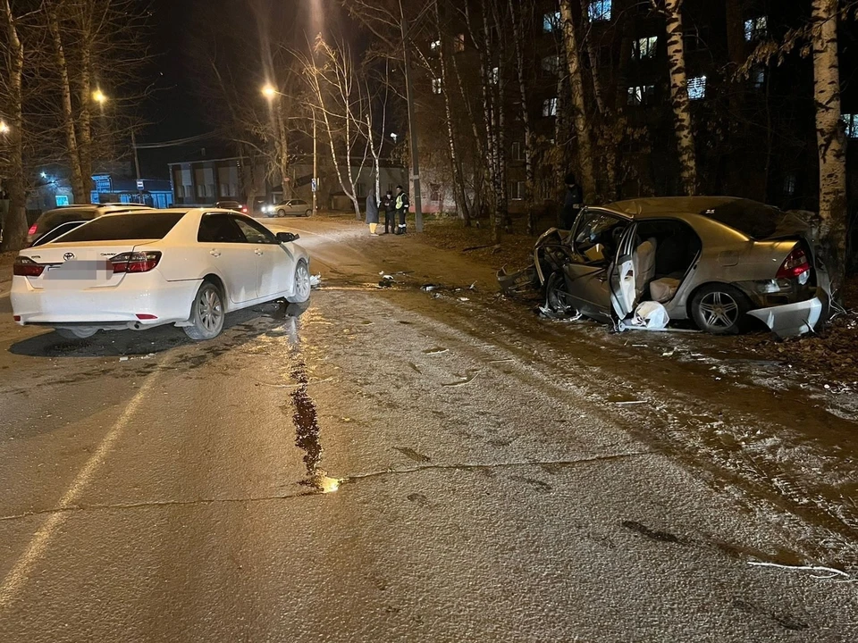 В лобовой аварии около вокзала Томск-2 пострадали два человека. Фото: пресс-служба УМВД России по Томской области
