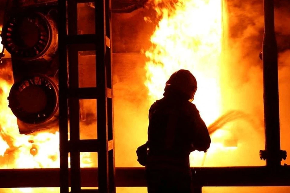 Firefighters put out a fire on the territory of an energy infrastructure facility in Kyiv.