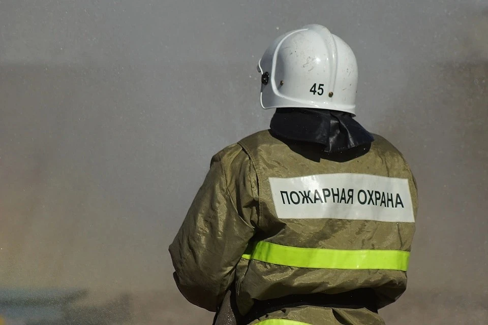 Пожарные прибыли на место происшествия в поселке Мосрентген
