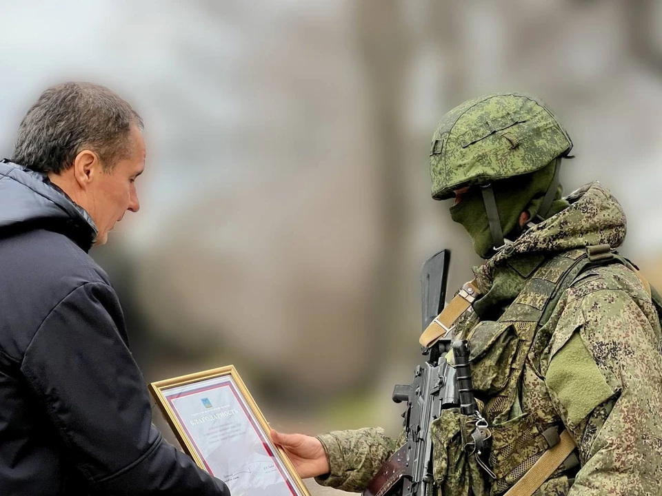 Губернатор поблагодарил военнослужащих ПВО за спасение жизней белгородцев. фото: телеграм-канал Вячеслава Гладкова.