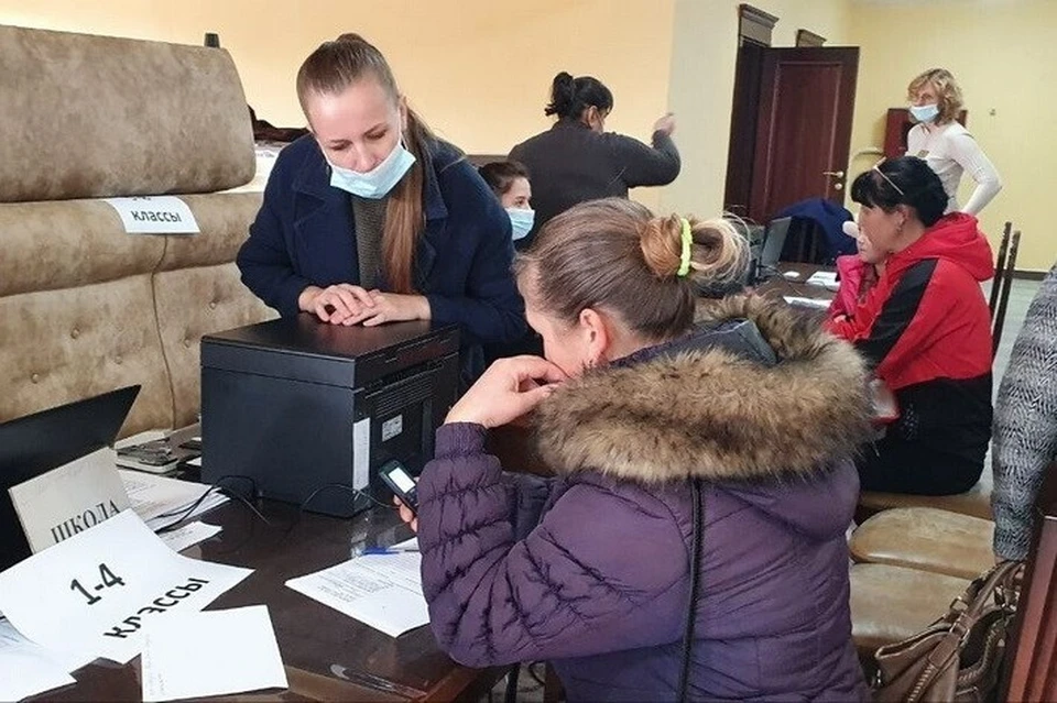 Жителям помогают с оформлением документов, выплат, поиском работы Фото: пресс-служба администрации Краснодарского края
