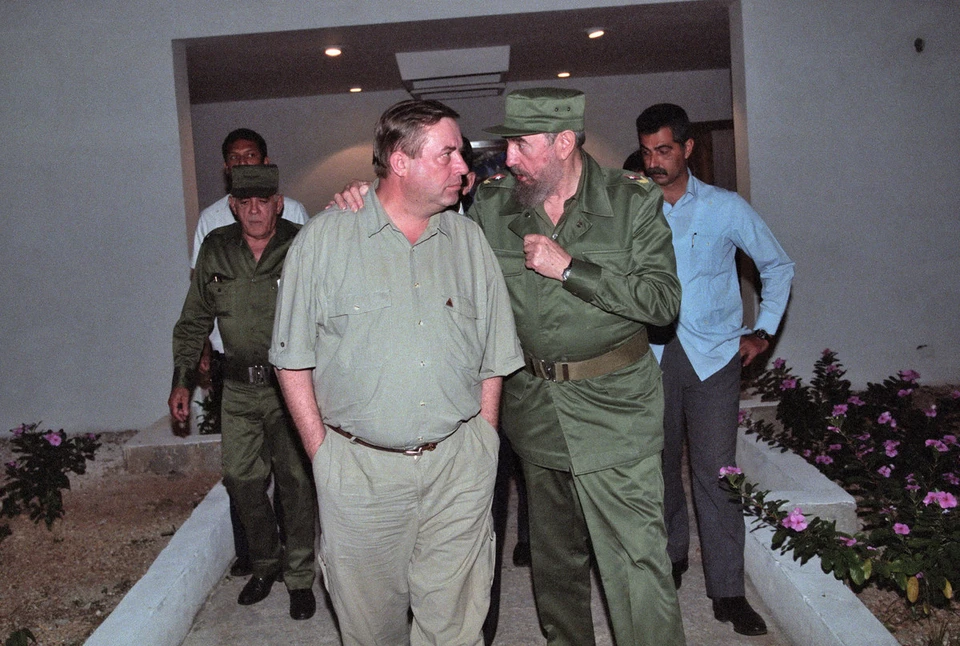 With Fidel Castro.  Havana, March 27, 1999 en route after a parliamentary visit to Peru and Colombia.