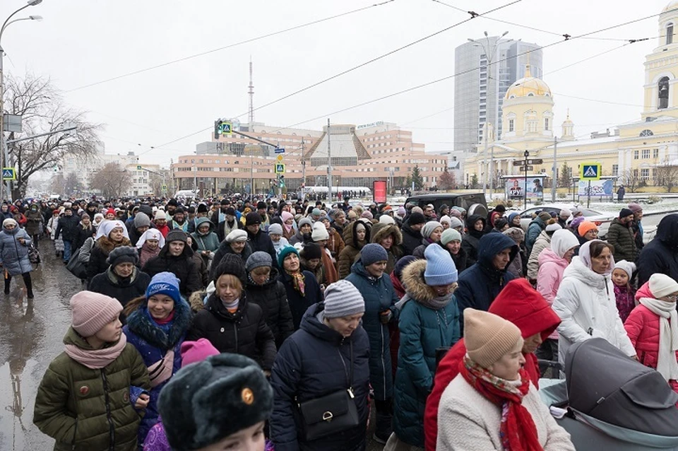 Верующие прошли по центральным улицам города. Фото: пресс-служба Епархии Екатеринбурга