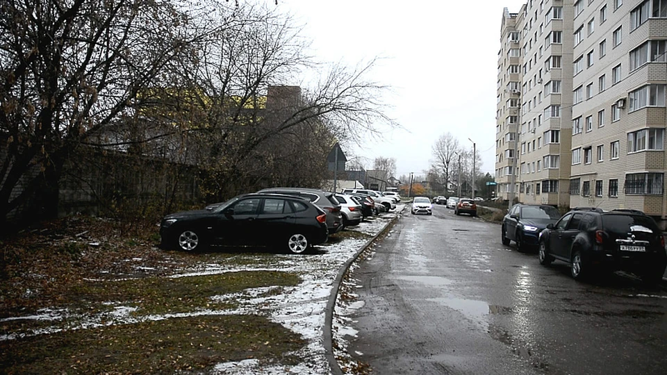 Такая газонная парковка есть в каждом дворе Твери. Фото: администрация Твери