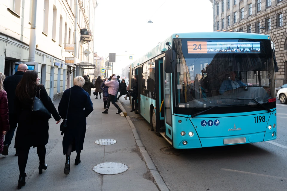 Полностью новые автобусы вышли на девять маршрутов в Петербурге