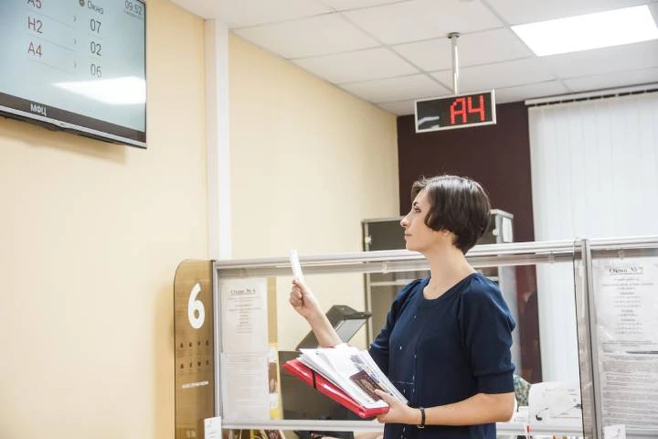 Фото: Услугу детям участников спецоперации в МФЦ оформляют без очереди.
