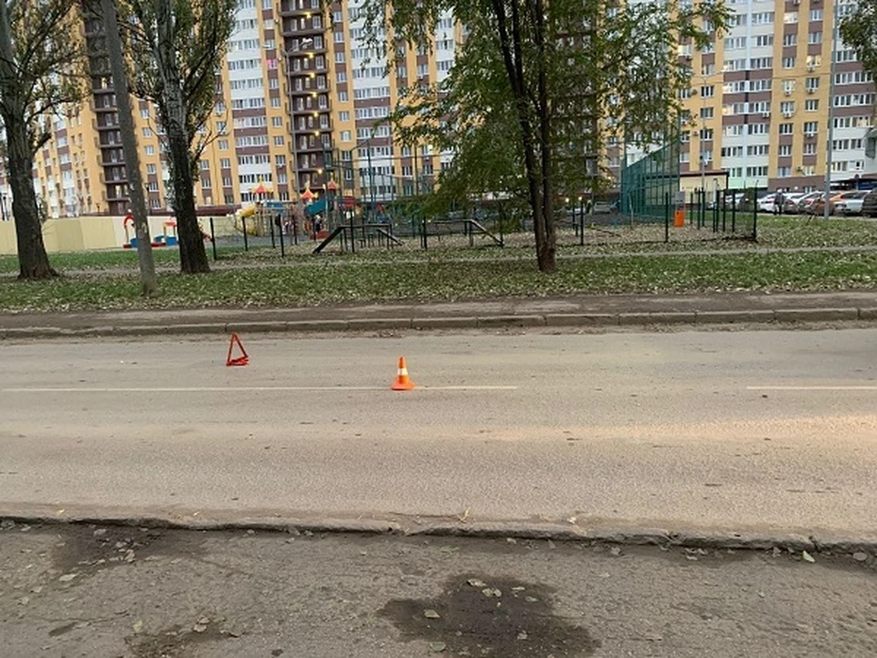 Ребенок переходил проезжую часть в неположенном месте.