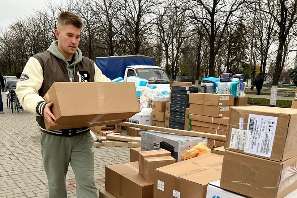 Популярный блогер Роман Гриценко принял участие в гуманитарной миссии. Фото: ВКонтакте/Роман Гриценко