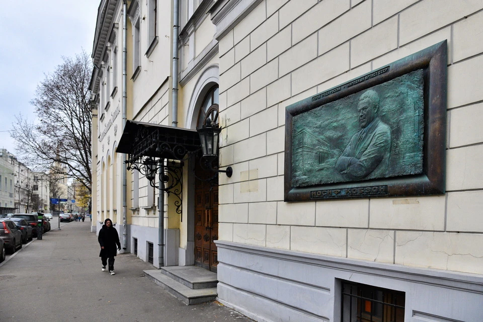 Мемориалы позволяют увековечить память о заслугах людей перед столицей и всей страной. Фото: Ю. Иванко. Mos.ru