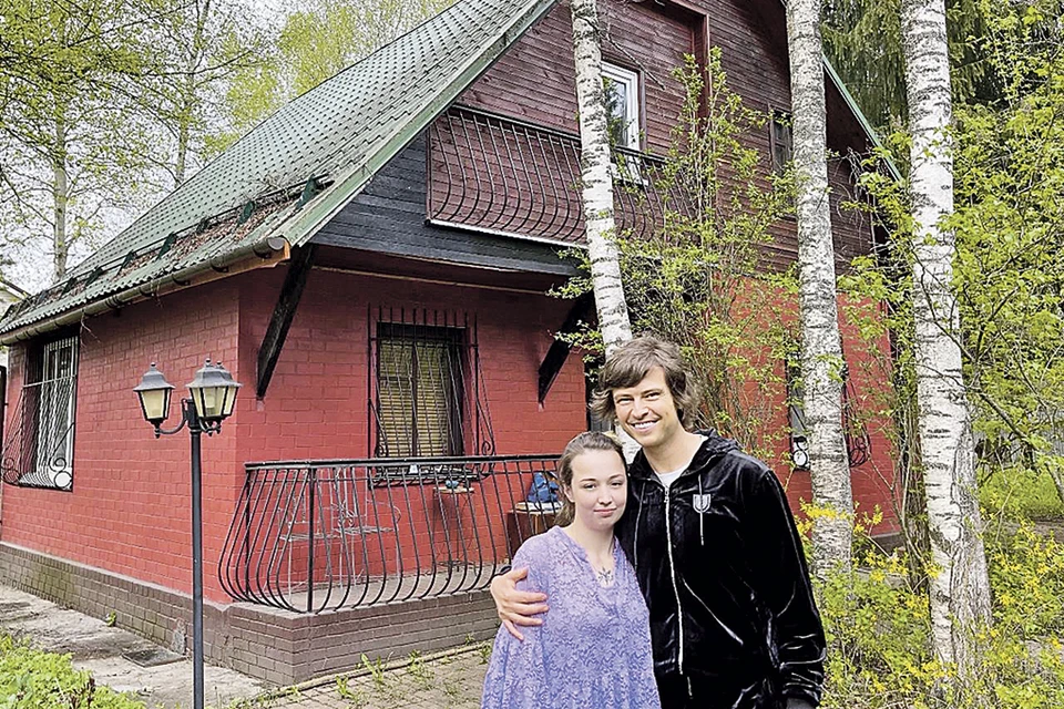 Прохор Шаляпин навестил внучку Гурченко на даче. Фото: Личный архив