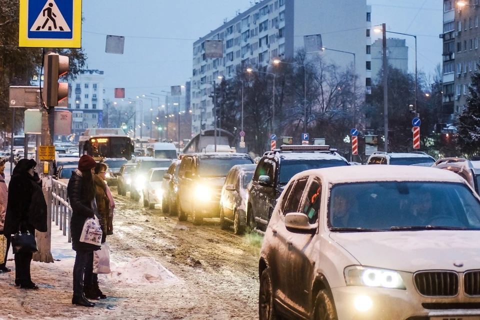 Все участники дорожного движения, попавшие в трудную ситуацию на дороге, могут круглосуточно обращаться за помощью в подразделения ГИБДД.