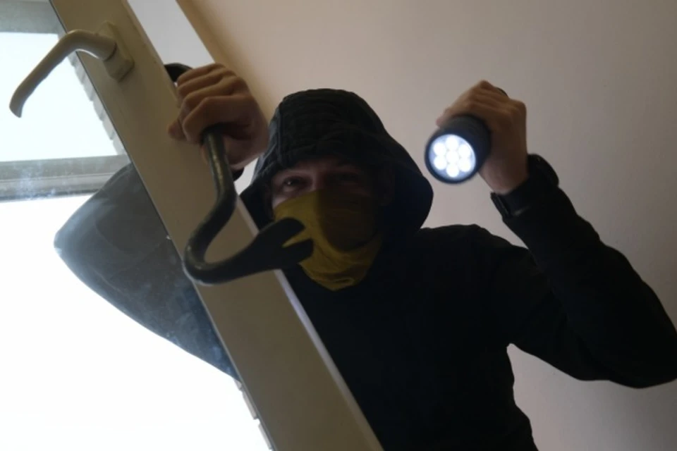 Мужчина опубликовал объявление на сайте и продал аккумуляторы.
