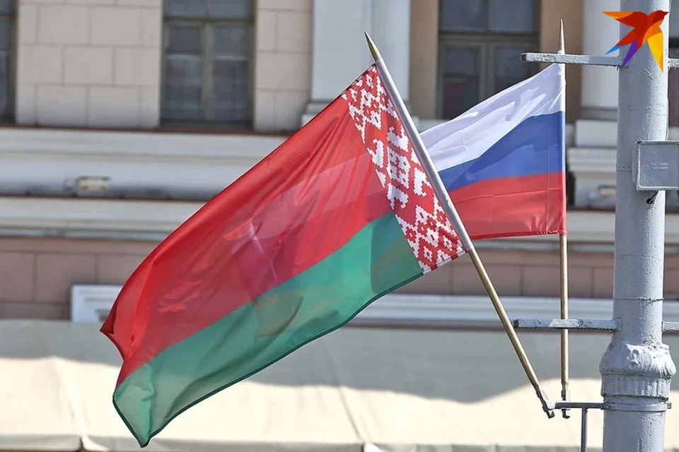 Россия выделила Беларуси кредит в 105 миллиардов российских рублей.