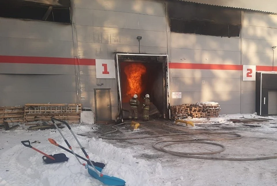 Общая площадь возгорания составила 800 квадратных метров. Фото: ГУ МЧС по Свердловской области