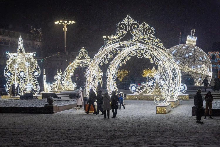 Ажурные арки - на Пушкинской и Манежной площадях, световые тоннели - на Бульварном кольце
