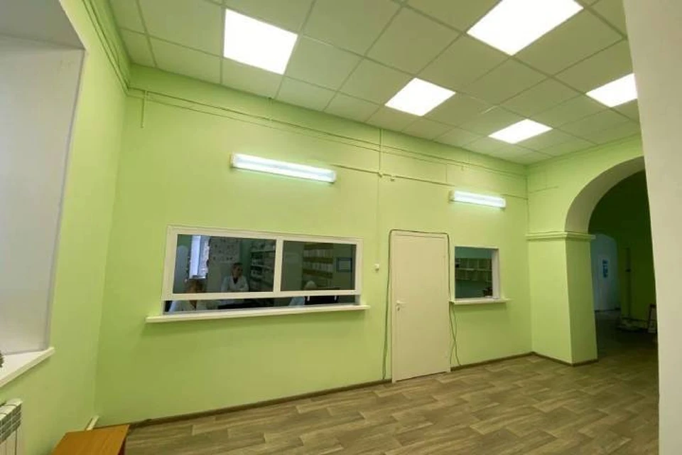 В поликлинике отремонтировали потолки и полы, установили новые двери, провели сантехнические работы и сделали косметическую отделку. Фото: kirovreg.ru