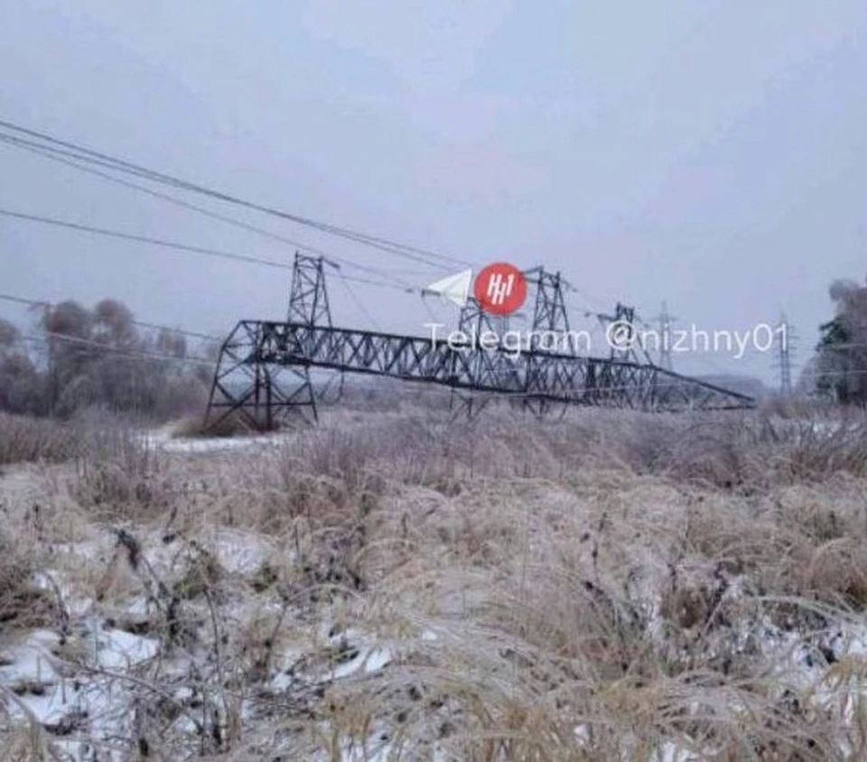 Опора ЛЭП рухнула в деревне Бурцево. Фото: тг-канал Нижний №1