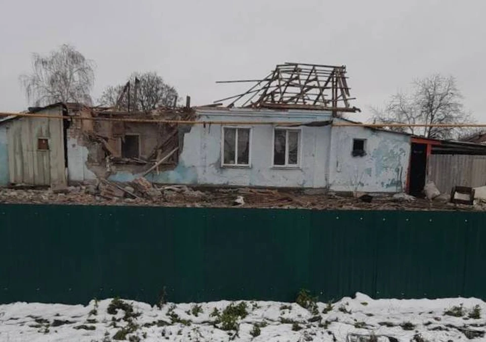 25 ноября. Поселок Ленинский Шебекинского городского округа. Разрушен один частный жилой дом. Семью переселили в безопасное место.