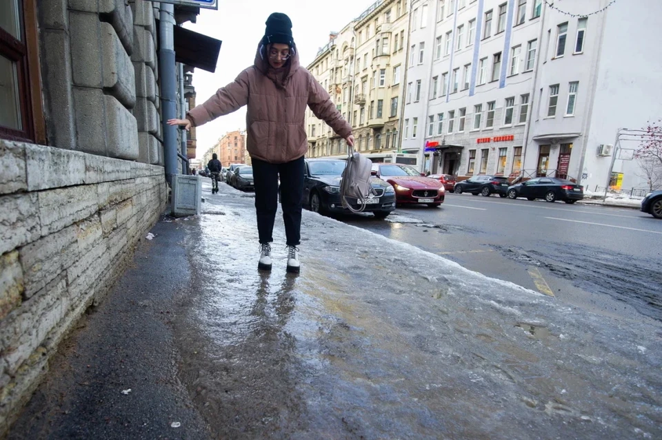 Спб 13 ноября. Санкт-Петербург гололед. Гололед в Петербурге. Гололед на улицах Санкт-Петербурга. Петербург скользко.