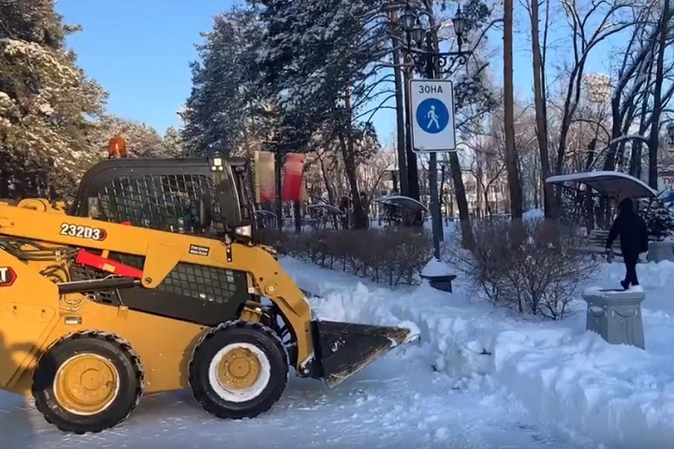 На набережной Хабаровска началась подготовка к заливке катка